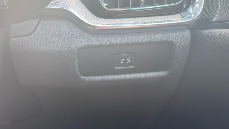 Volvo V60 2.0 B4P Ultra Dark 5dr Auto Petrol Estate